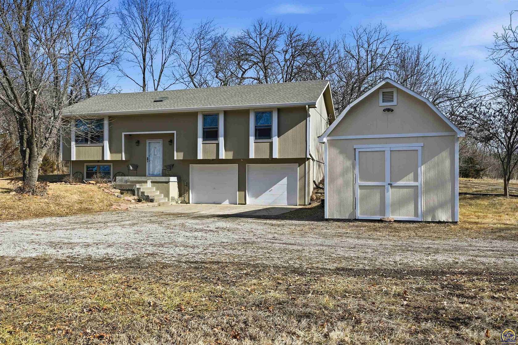 8 Acres of Residential Land with Home for Sale in Hoyt, Kansas