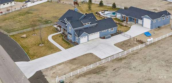 1.5 Acres of Residential Land with Home for Sale in Marsing, Idaho