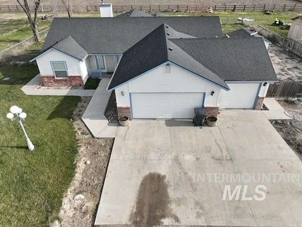 2.5 Acres of Residential Land with Home for Sale in Marsing, Idaho