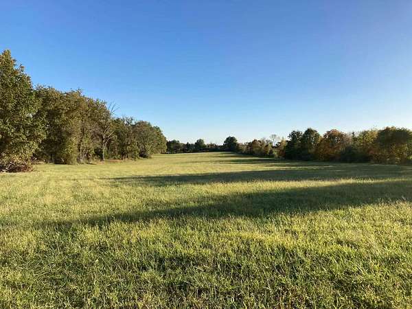 10 Acres of Land with Home for Auction in Mount Vernon, Illinois