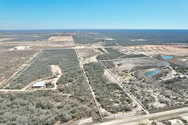 Residential Land for Sale in Jourdanton, Texas