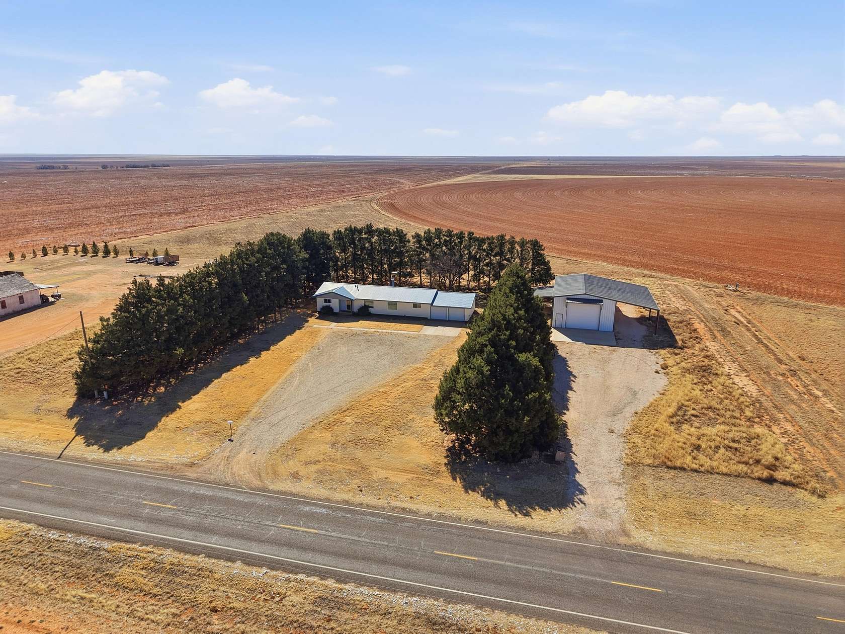 2.1 Acres of Residential Land with Home for Sale in Tahoka, Texas