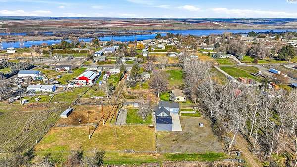 1.5 Acres of Land with Home for Sale in Burbank, Washington