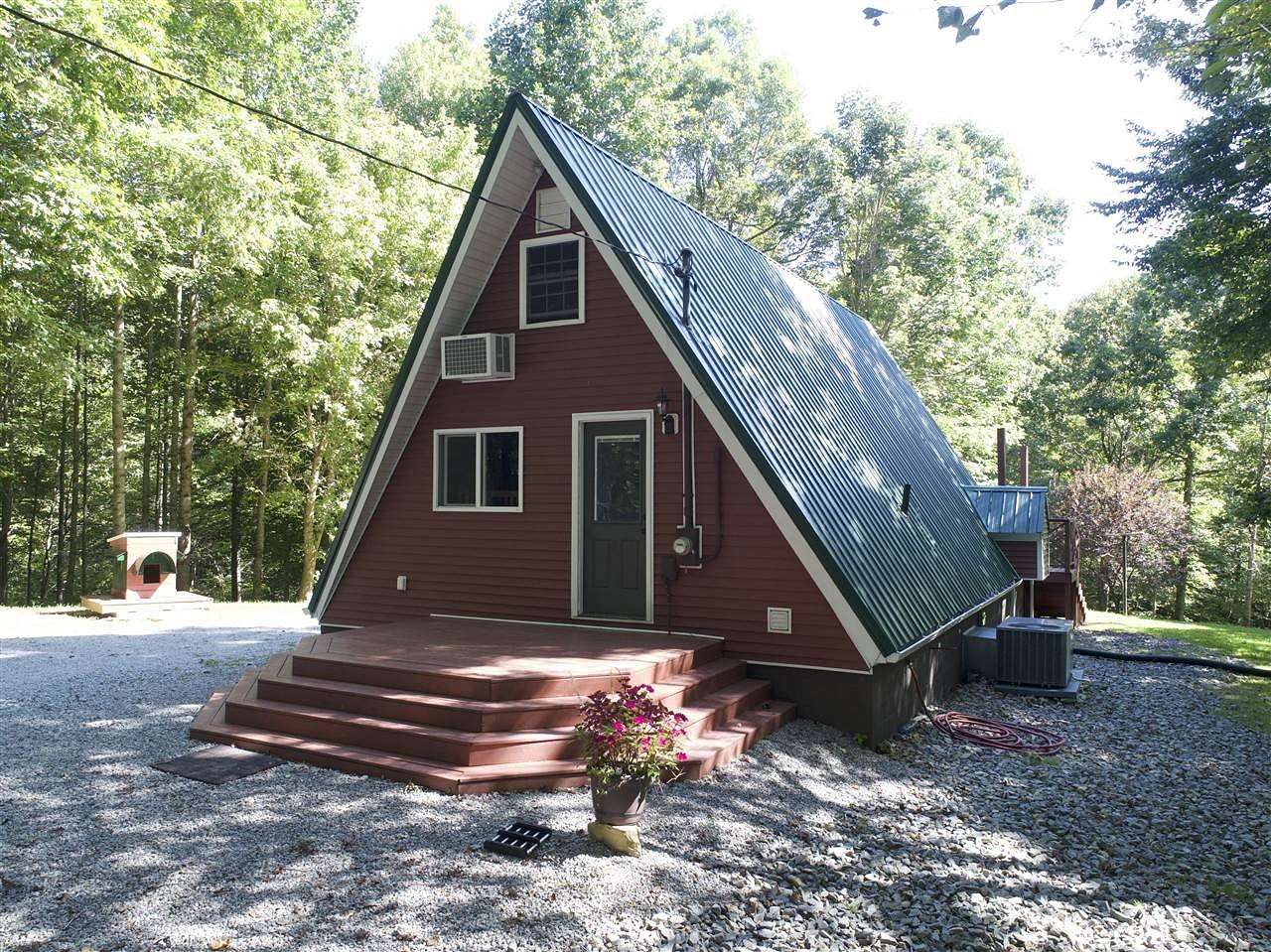 6.2 Acres of Residential Land with Home for Sale in Edmonton, Kentucky