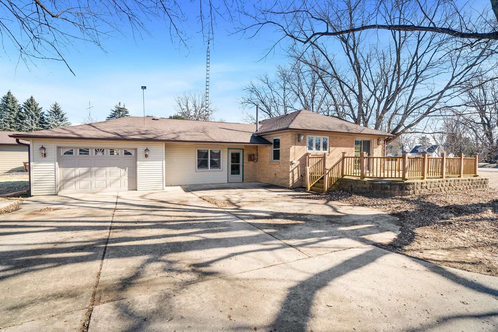 7 Acres of Residential Land with Home for Sale in Mount Morris, Illinois