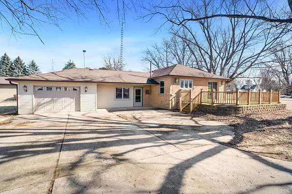 7 Acres of Residential Land with Home for Sale in Mount Morris, Illinois