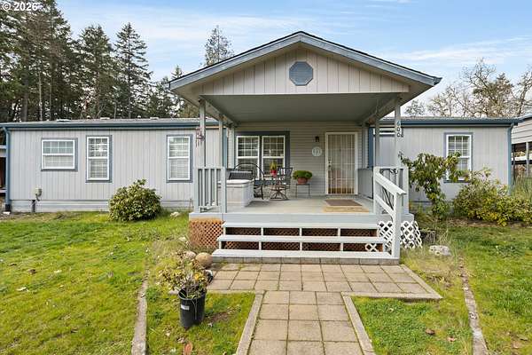 5 Acres of Residential Land with Home for Sale in Roseburg, Oregon