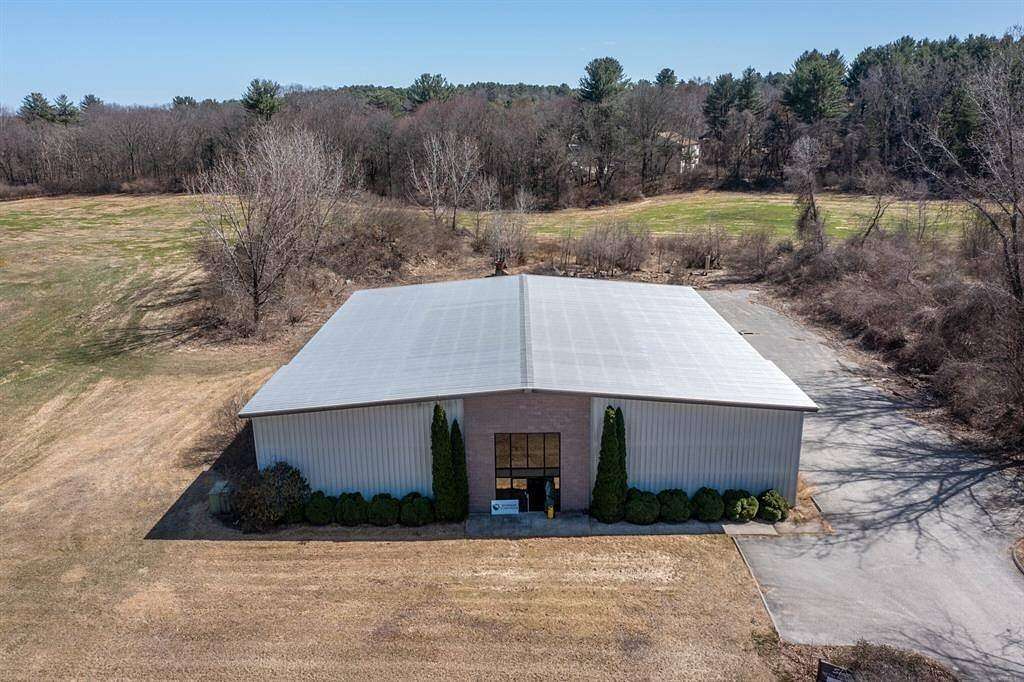 4.67 Acres of Improved Commercial Land for Sale in Woodstock, Connecticut
