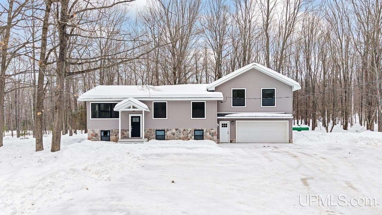 1.65 Acres of Residential Land with Home for Sale in Iron Mountain, Michigan