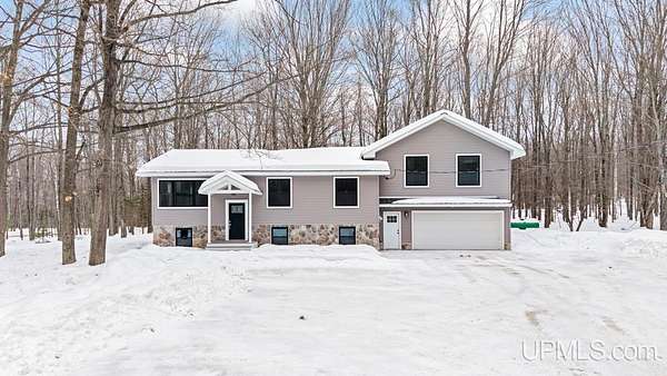 1.65 Acres of Residential Land with Home for Sale in Iron Mountain, Michigan