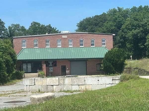 1.5 Acres of Improved Mixed-Use Land for Sale in Killingly Town, Connecticut