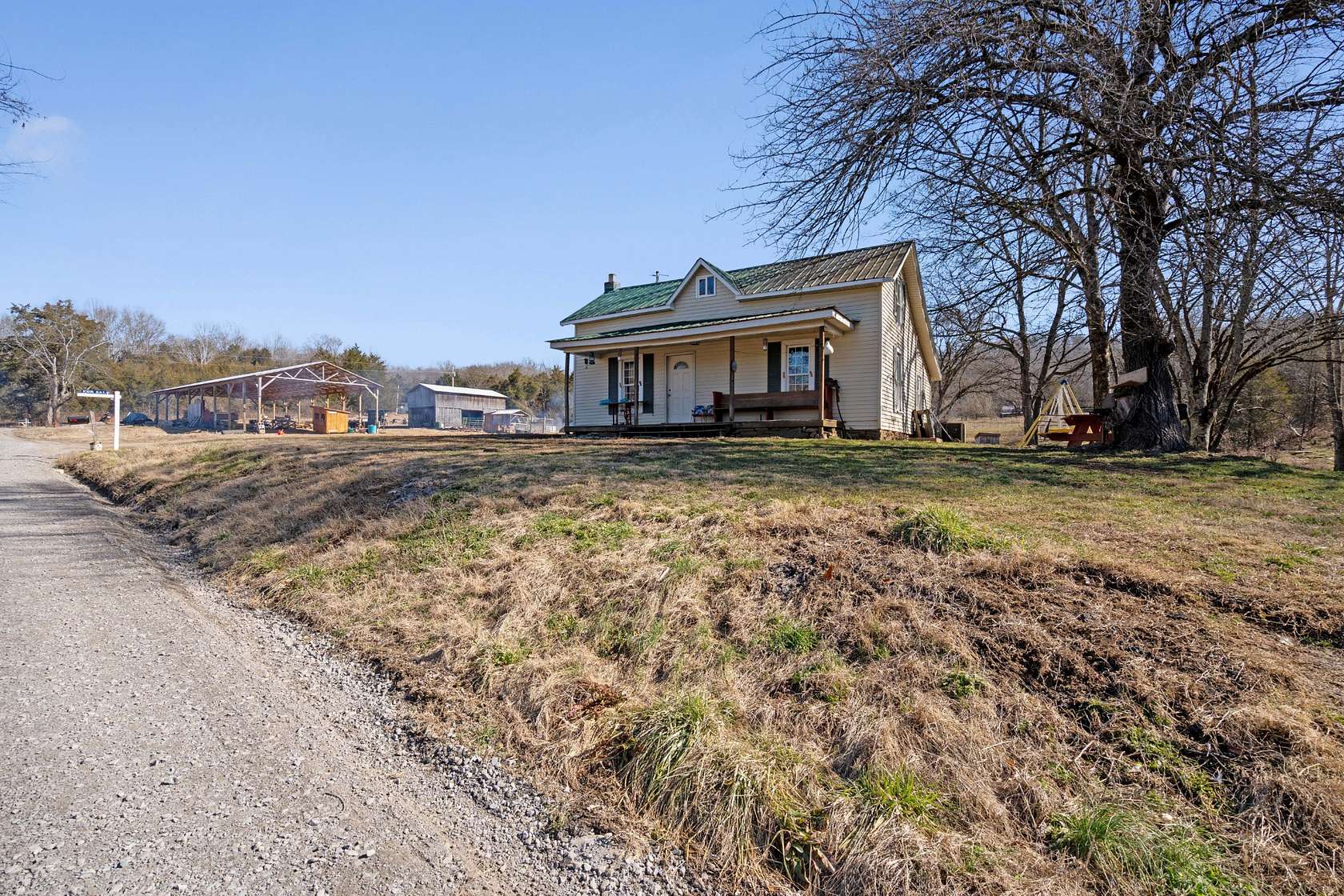 20 Acres of Agricultural Land with Home for Sale in Hartsville, Tennessee