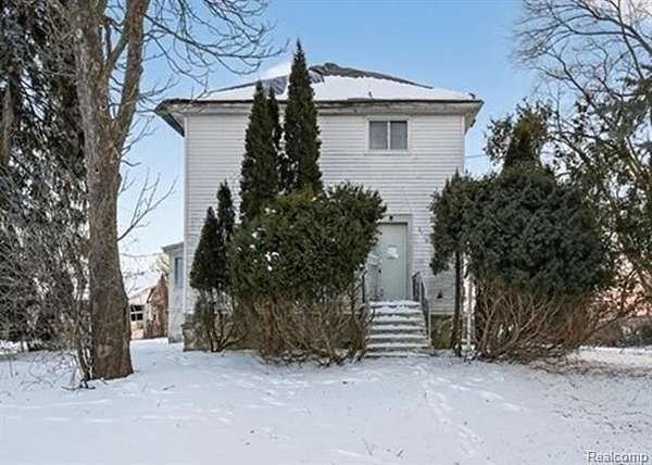 2.5 Acres of Residential Land with Home for Auction in Saginaw, Michigan