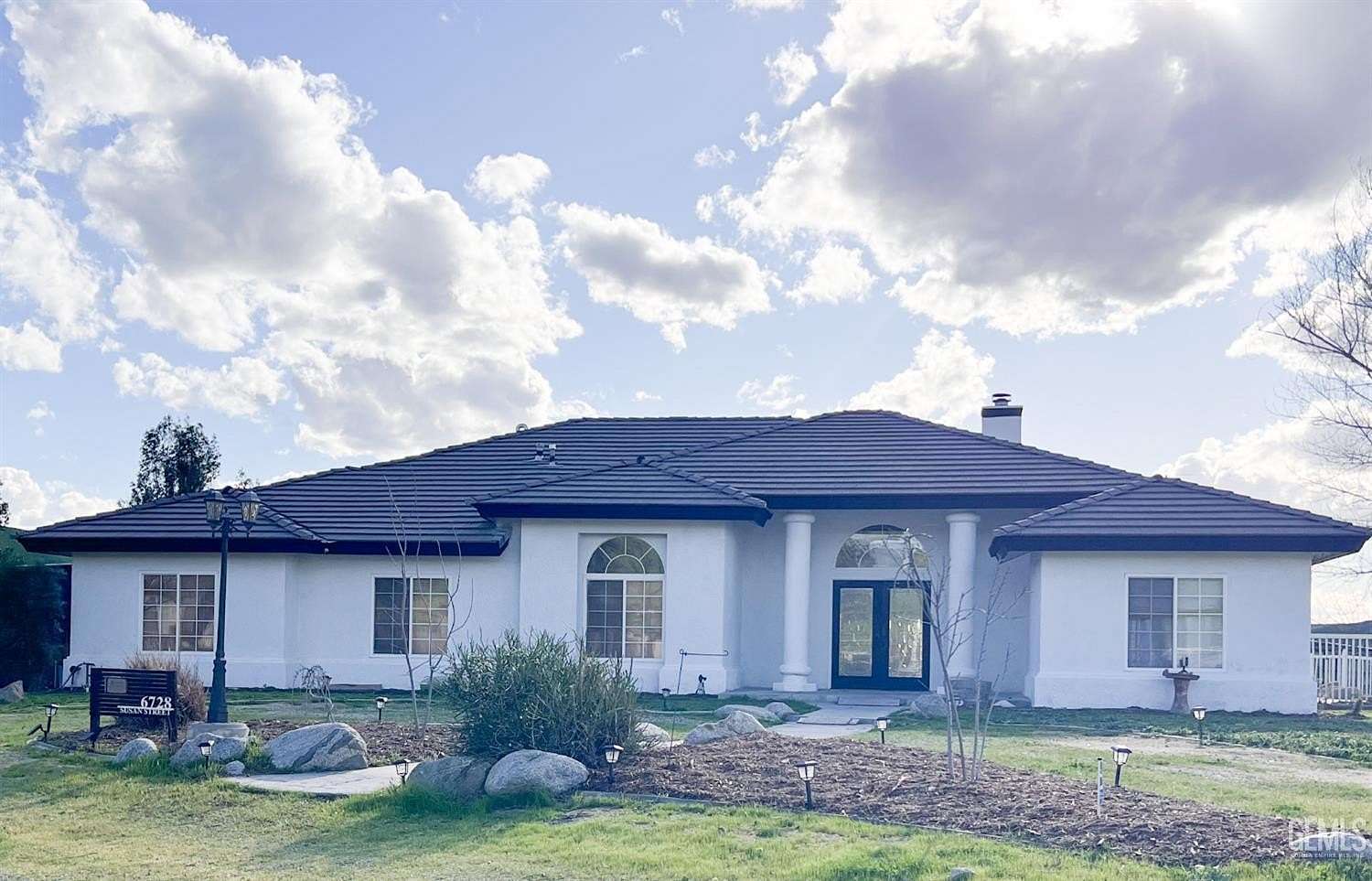 2.5 Acres of Residential Land with Home for Sale in Bakersfield, California