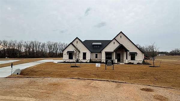 2 Acres of Residential Land with Home for Sale in Weatherford, Texas