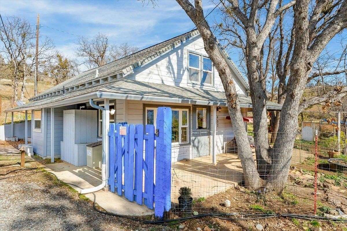 4 Acres of Land with Home for Sale in Yreka, California