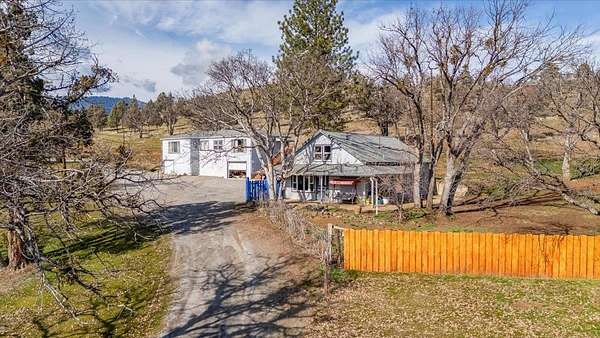 4 Acres of Residential Land with Home for Sale in Yreka, California