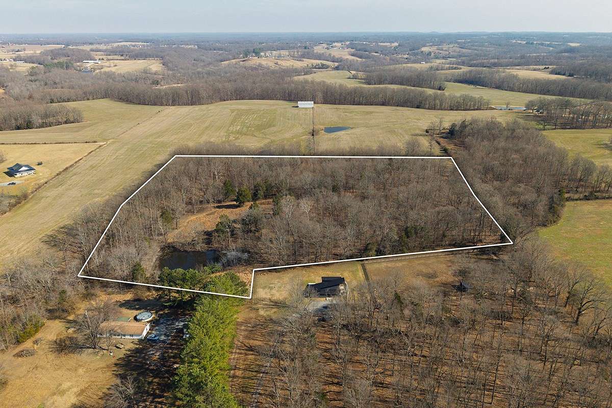 15 Acres of Recreational & Residential Land for Sale in Cottontown, Tennessee