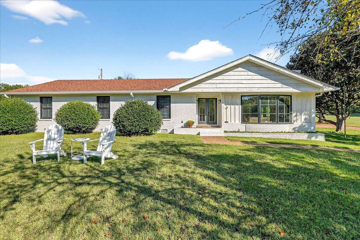 2.2 Acres of Residential Land with Home for Sale in Goodlettsville, Tennessee