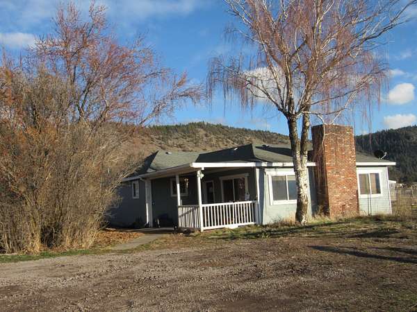 2 Acres of Residential Land with Home for Sale in Chiloquin, Oregon