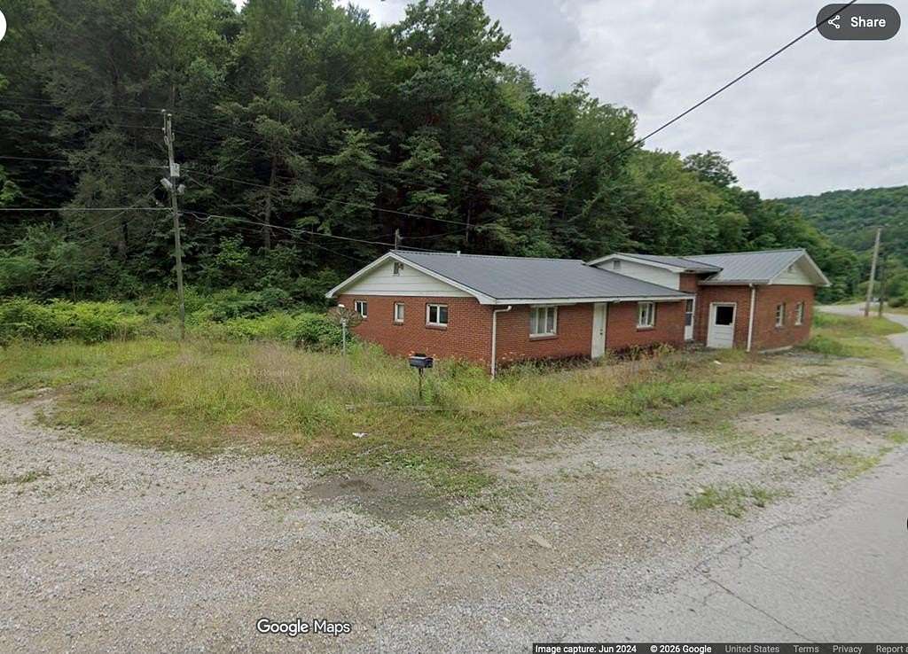 10 Acres of Residential Land with Home for Sale in Vicco, Kentucky