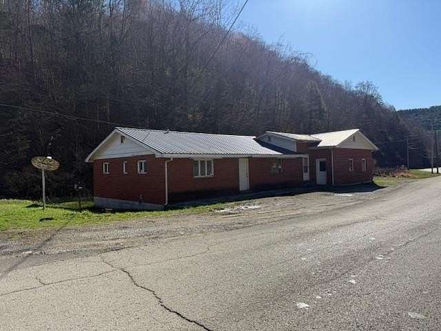 10 Acres of Land with Home for Sale in Vicco, Kentucky
