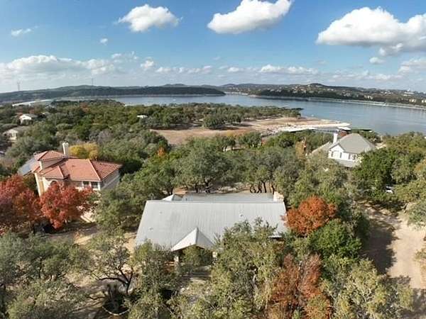 1.5 Acres of Residential Land with Home for Lease in Austin, Texas