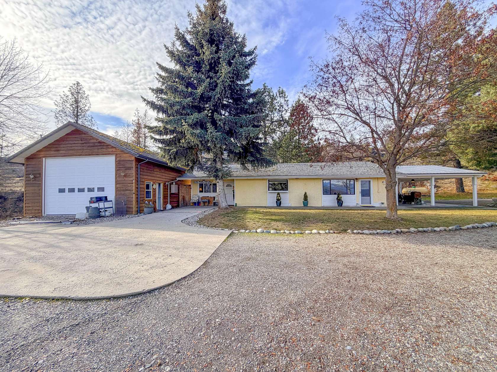 12.3 Acres of Land with Home for Sale in Kettle Falls, Washington