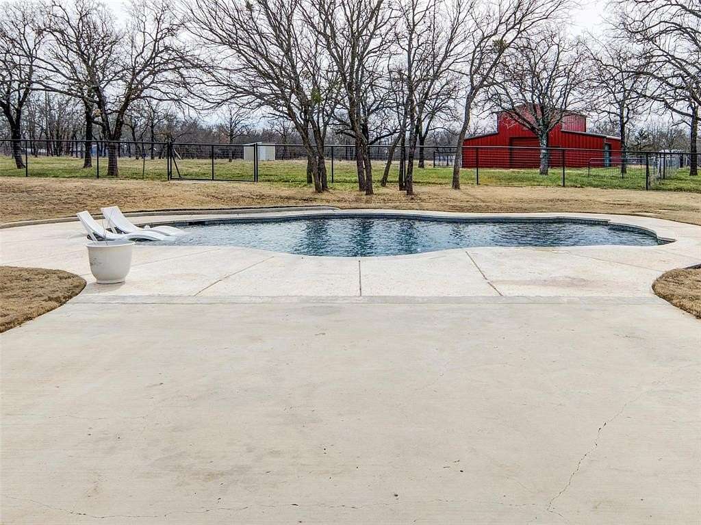 10.7 Acres of Land with Home for Sale in Bridgeport, Texas