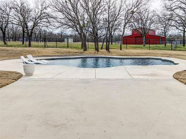 10.7 Acres of Land with Home for Sale in Bridgeport, Texas