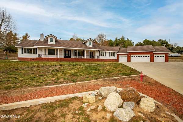 2.49 Acres of Residential Land with Home for Sale in Leona Valley, California