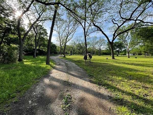 8 Acres of Residential Land for Sale in Ardmore, Oklahoma