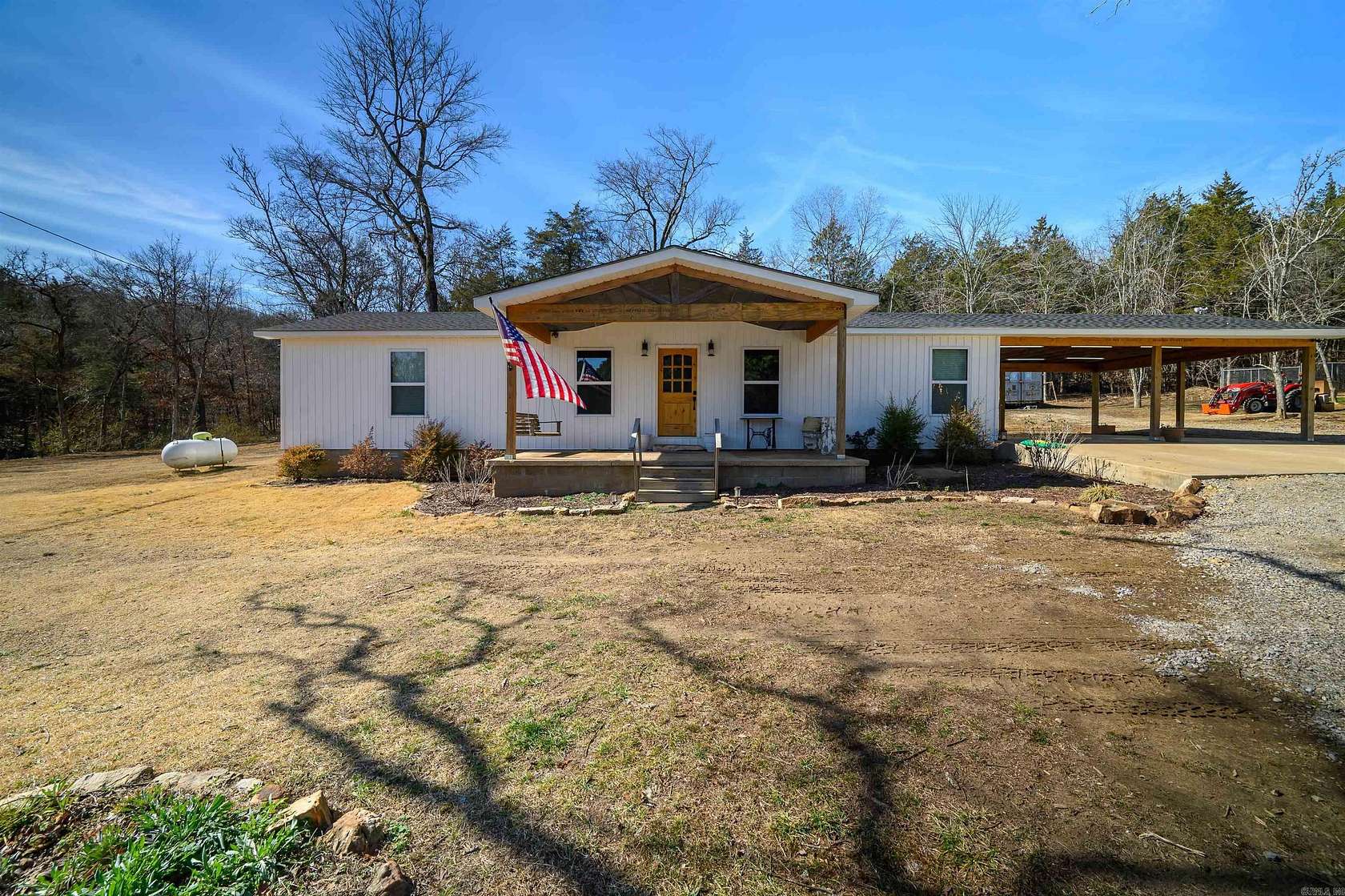 1.58 Acres of Residential Land with Home for Sale in Batesville, Arkansas