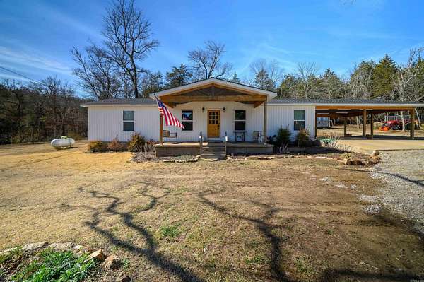 1.58 Acres of Residential Land with Home for Sale in Batesville, Arkansas