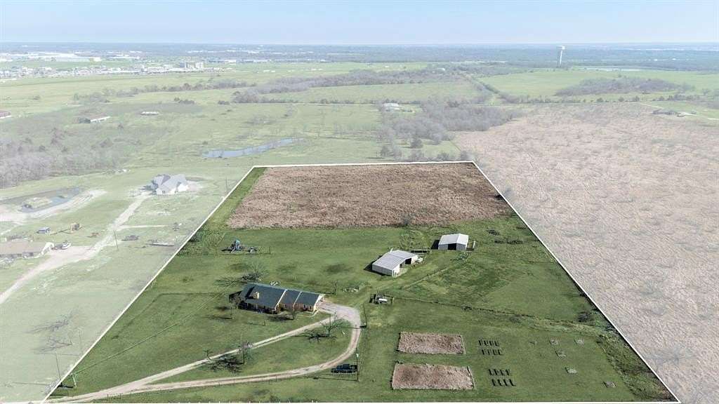 9.5 Acres of Residential Land with Home for Sale in Terrell, Texas