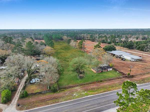 10.7 Acres of Improved Mixed-Use Land for Sale in Silsbee, Texas