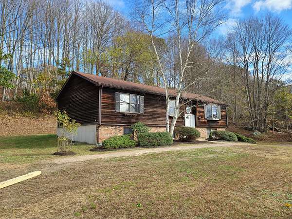 1.87 Acres of Residential Land with Home for Lease in East Lyme Town, Connecticut