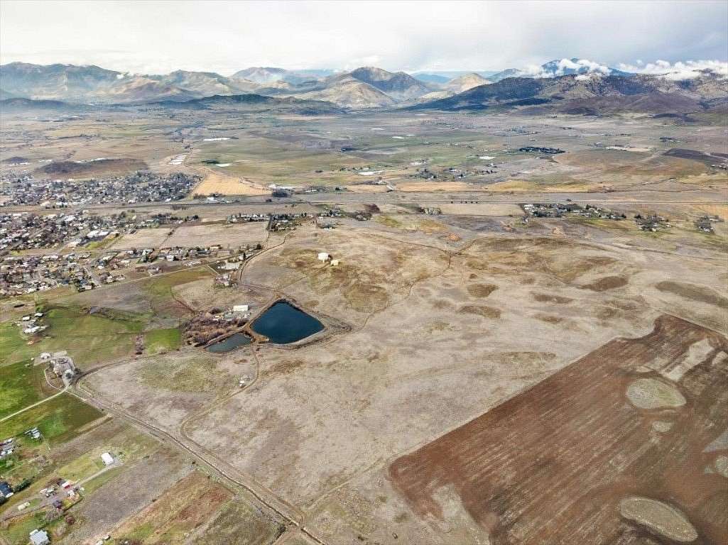 104 Acres of Recreational & Residential Land for Sale in Montague, California