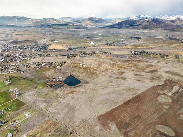 104 Acres of Recreational & Residential Land for Sale in Montague, California