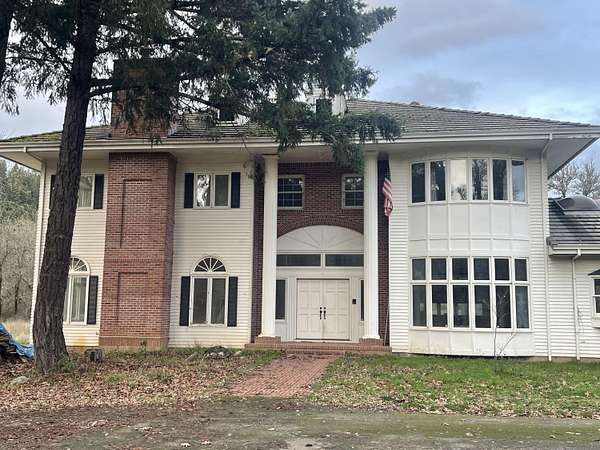 10.8 Acres of Land with Home for Sale in Wolf Creek, Oregon