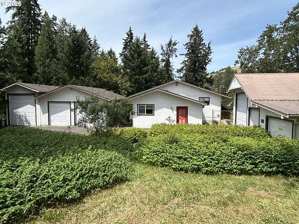1.73 Acres of Land with Home for Sale in Roseburg, Oregon