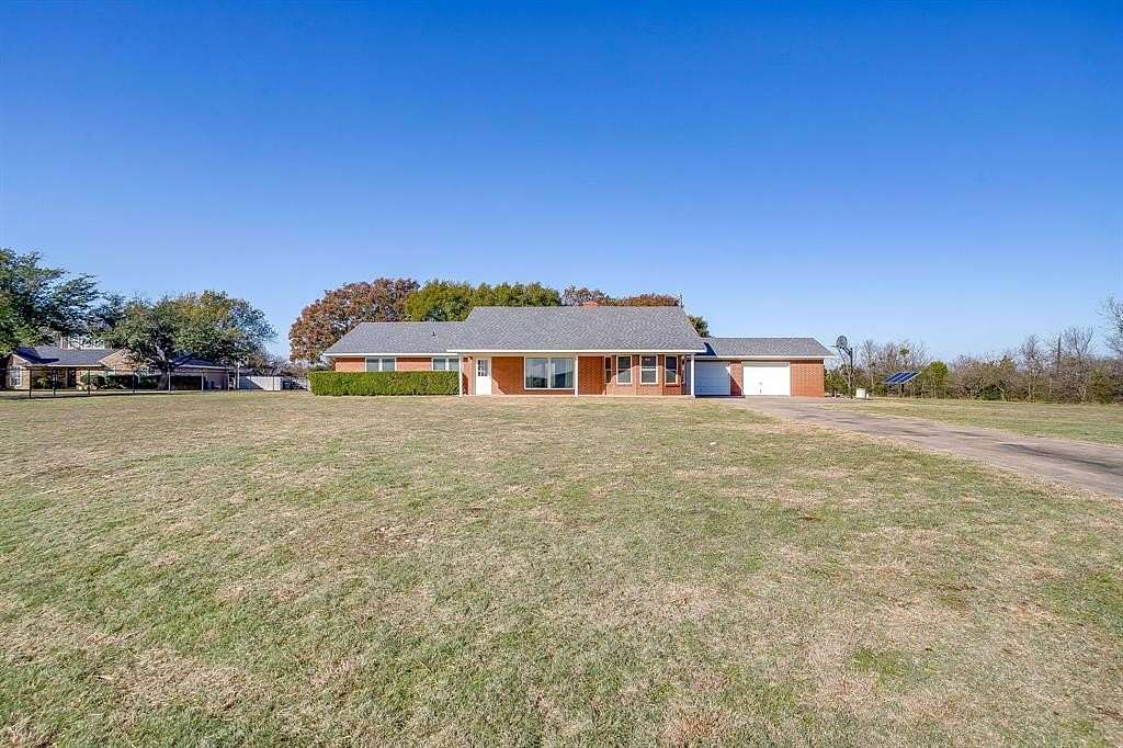2.36 Acres of Residential Land with Home for Sale in Weatherford, Texas