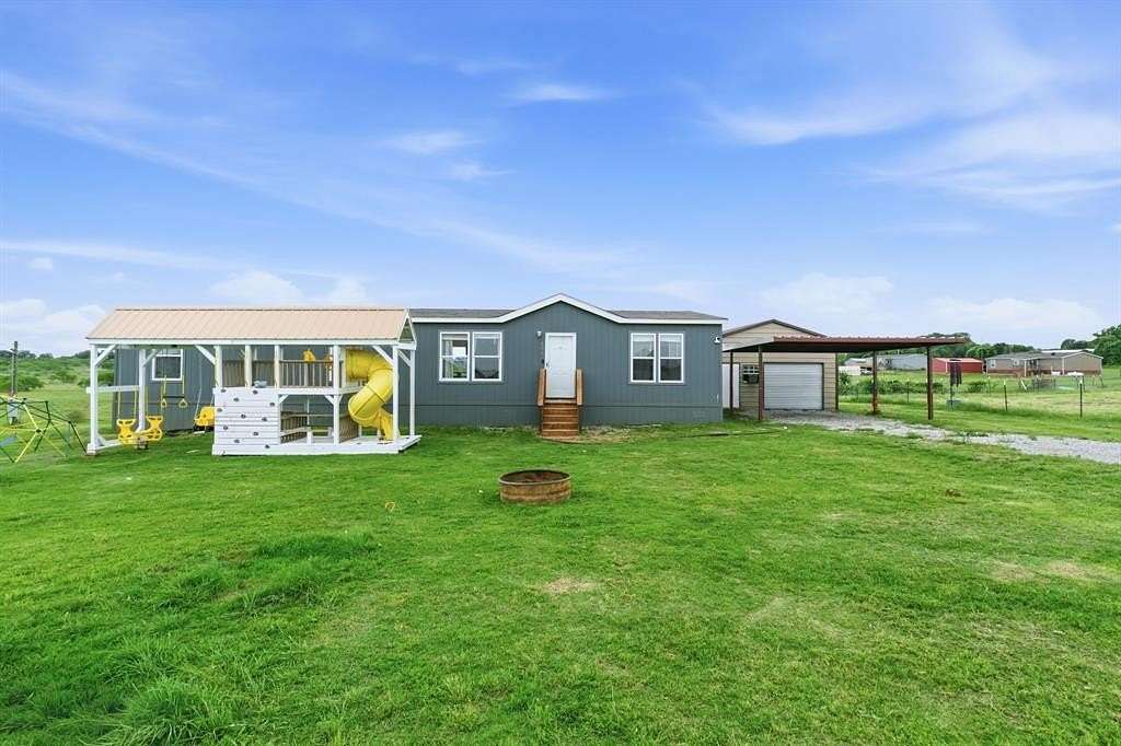10.3 Acres of Land with Home for Sale in Boyd, Texas