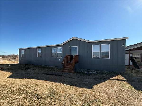 10.3 Acres of Land with Home for Sale in Boyd, Texas