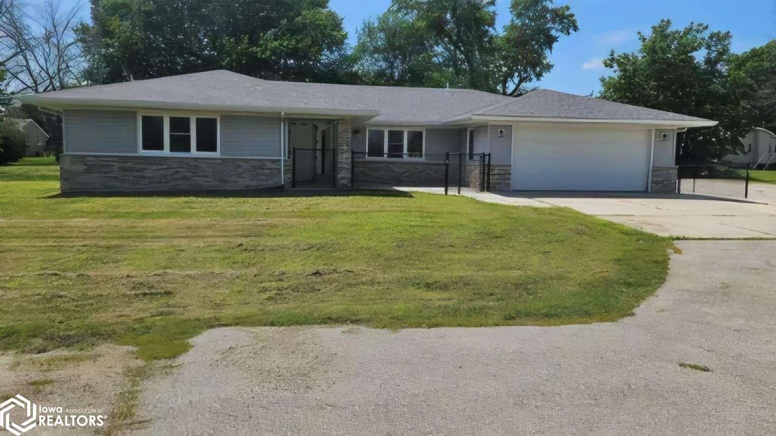 1.52 Acres of Residential Land with Home for Sale in Clarion, Iowa