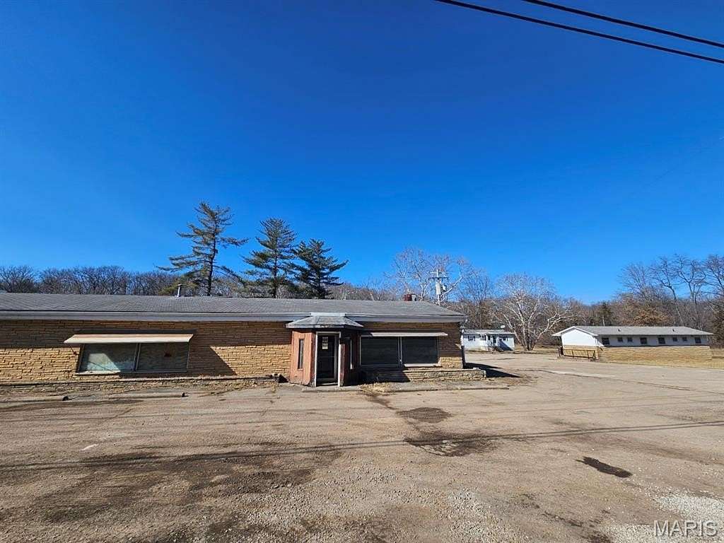 5.89 Acres of Improved Mixed-Use Land for Sale in Hillsboro, Missouri