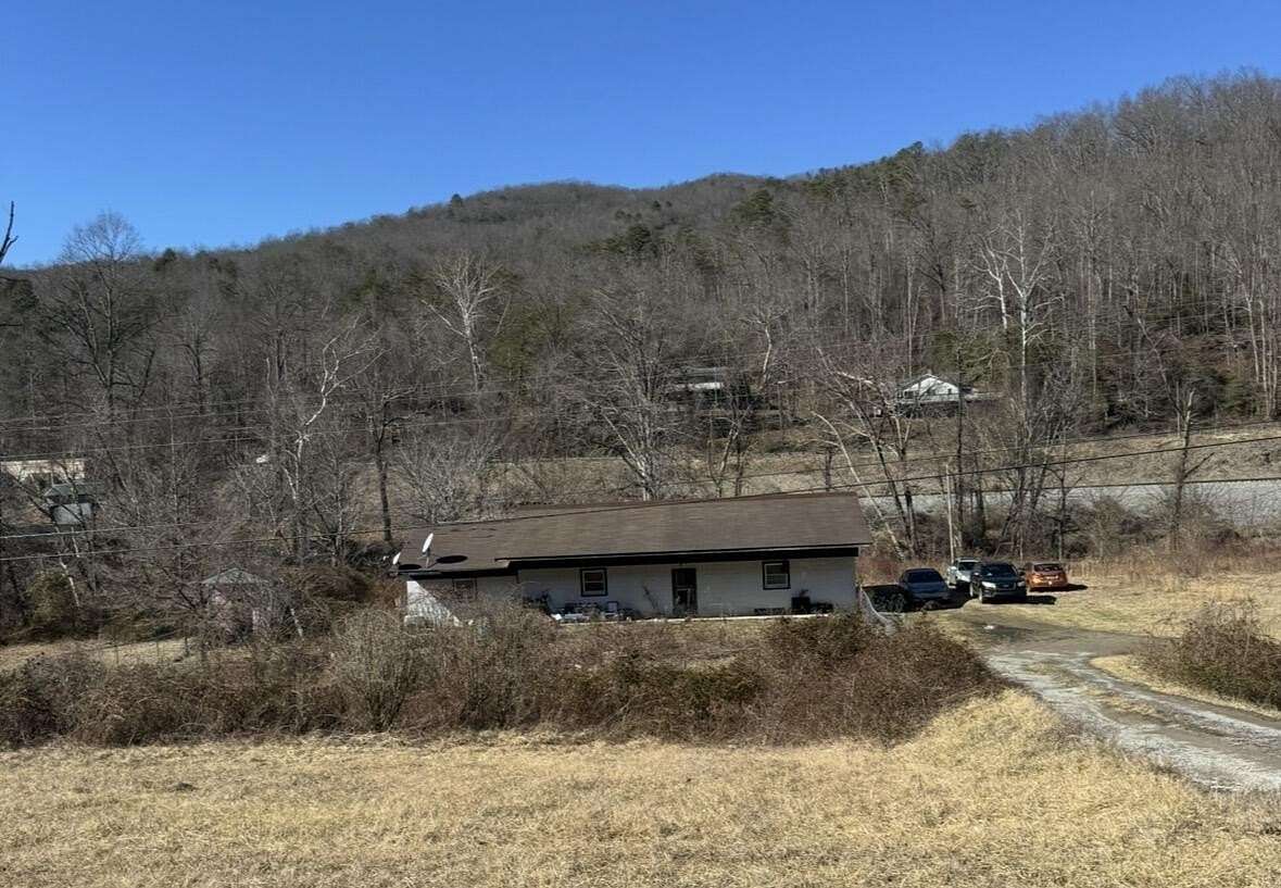 6.57 Acres of Residential Land with Home for Sale in Totz, Kentucky