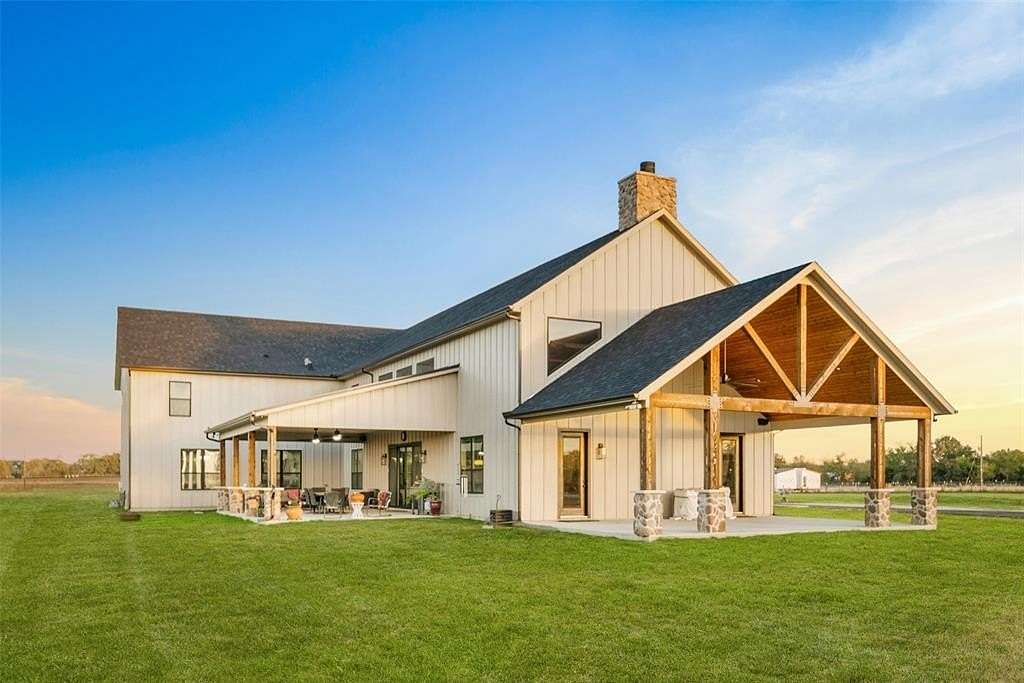 10.5 Acres of Land with Home for Sale in Quinlan, Texas