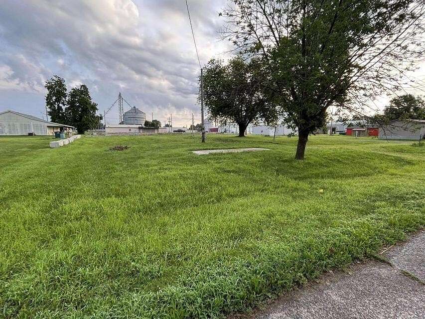 0.27 Acres of Residential Land for Sale in Martinsburg, Missouri