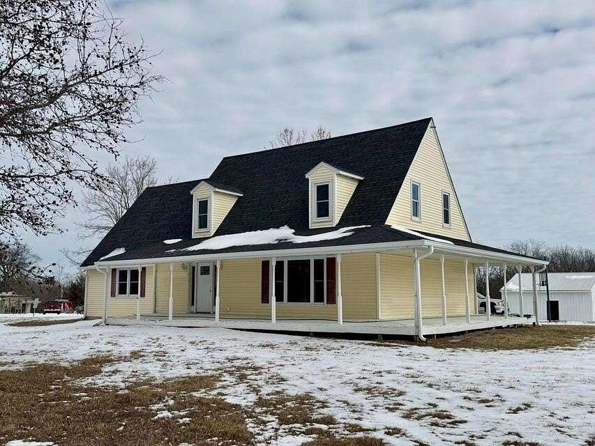 2.5 Acres of Residential Land with Home for Sale in Centralia, Missouri